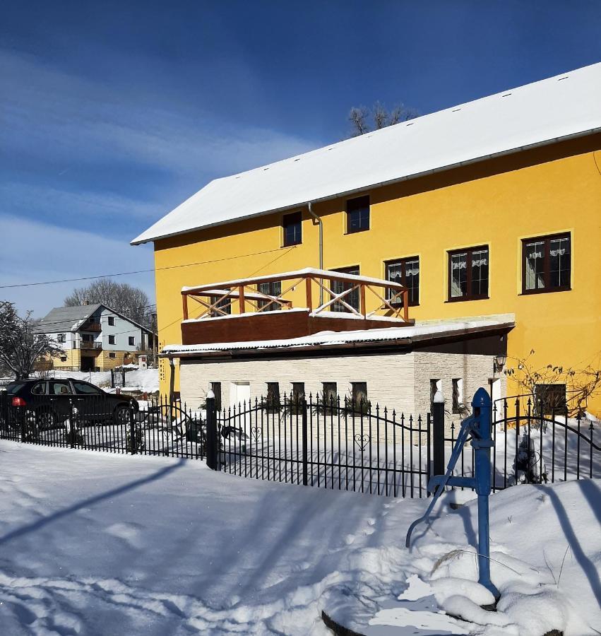 Apartmany-Zamecka Restaurace Jindřichovice Kültér fotó
